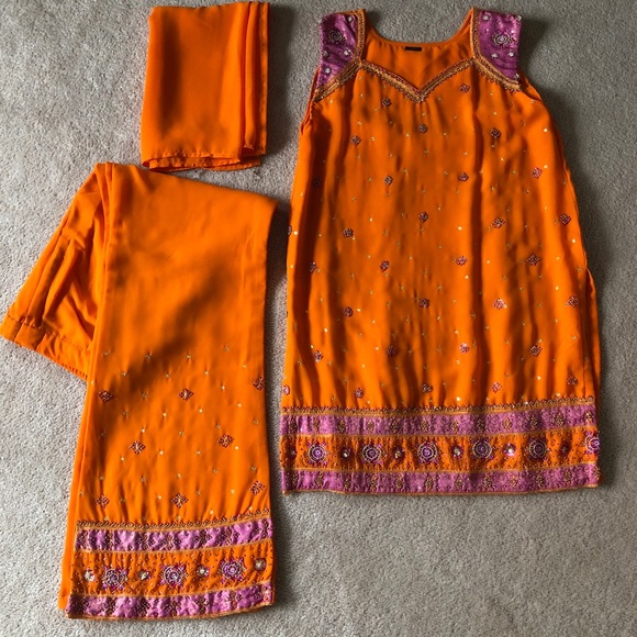 Indian Pant Suit - Picture 4 of 6